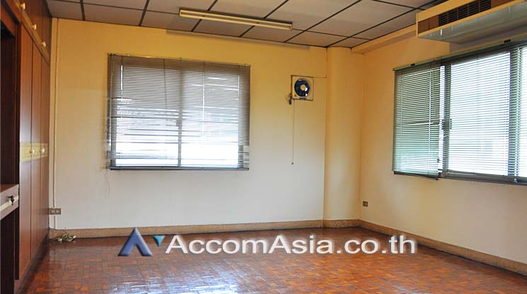 5  Office Space For Rent in Ratchadaphisek ,Bangkok MRT Sutthisan AA14498